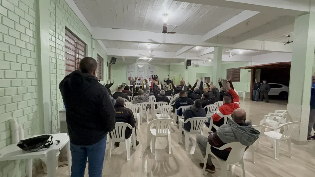 RODOVIÁRIOS APROVAM ESTADO DE GREVE E PARALISAÇÃO DO TRANSPORTE A PARTIR DE SEGUNDA-FEIRA CASO NÃO HAJA PROPOSTA PATRONAL